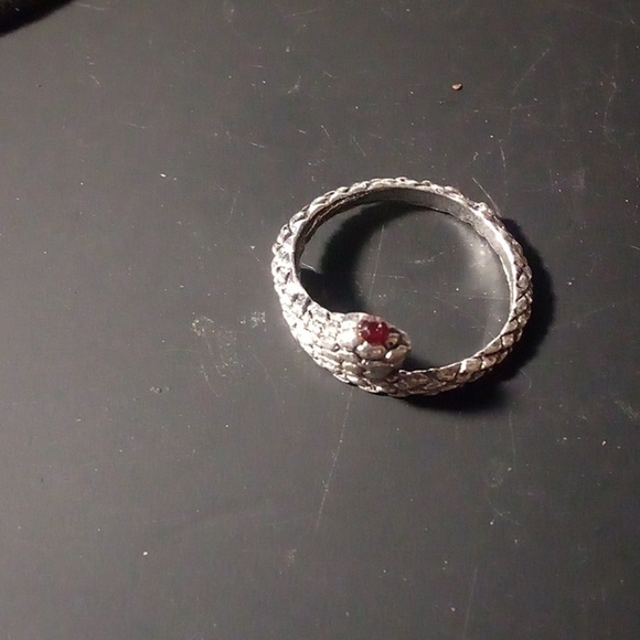 ❤️3/$10❤️NIP - Silver Tone Hollow Style New Design Ring - Size 5.75 - Picture 6 of 7